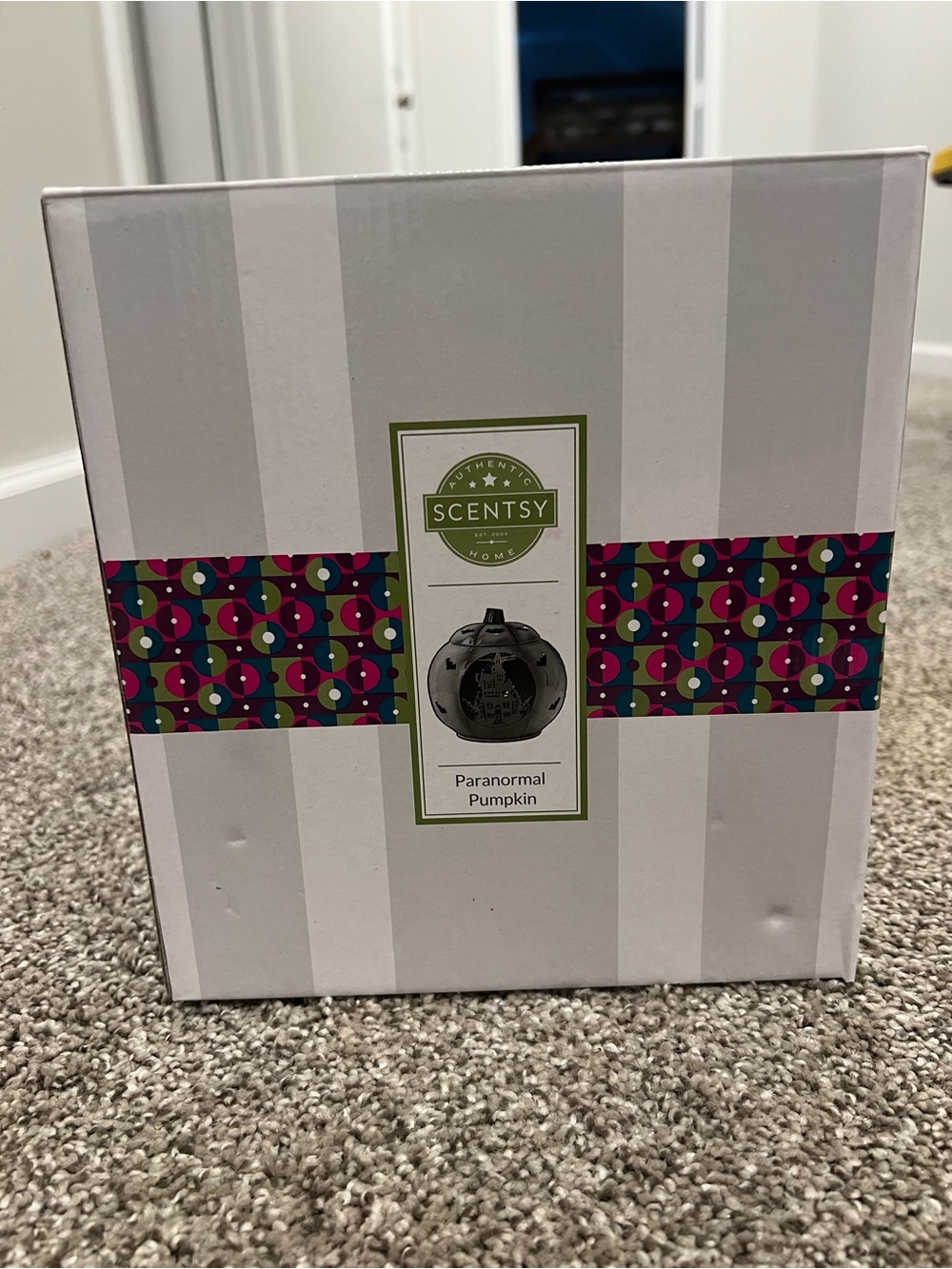 Scentsy Paranormal Pumpkin Warmer - White Box with Multicolor Band
